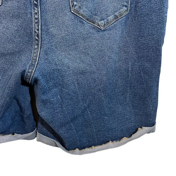 Old Navy Distressed Shorts Plus Size 22 Medium Wash Frayed Holes Cuffed Hem Blue - Picture 8 of 10